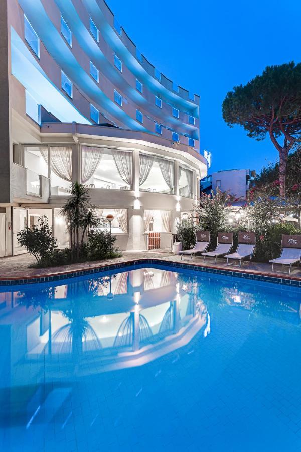 Hotel Schiller Cervia Buitenkant foto