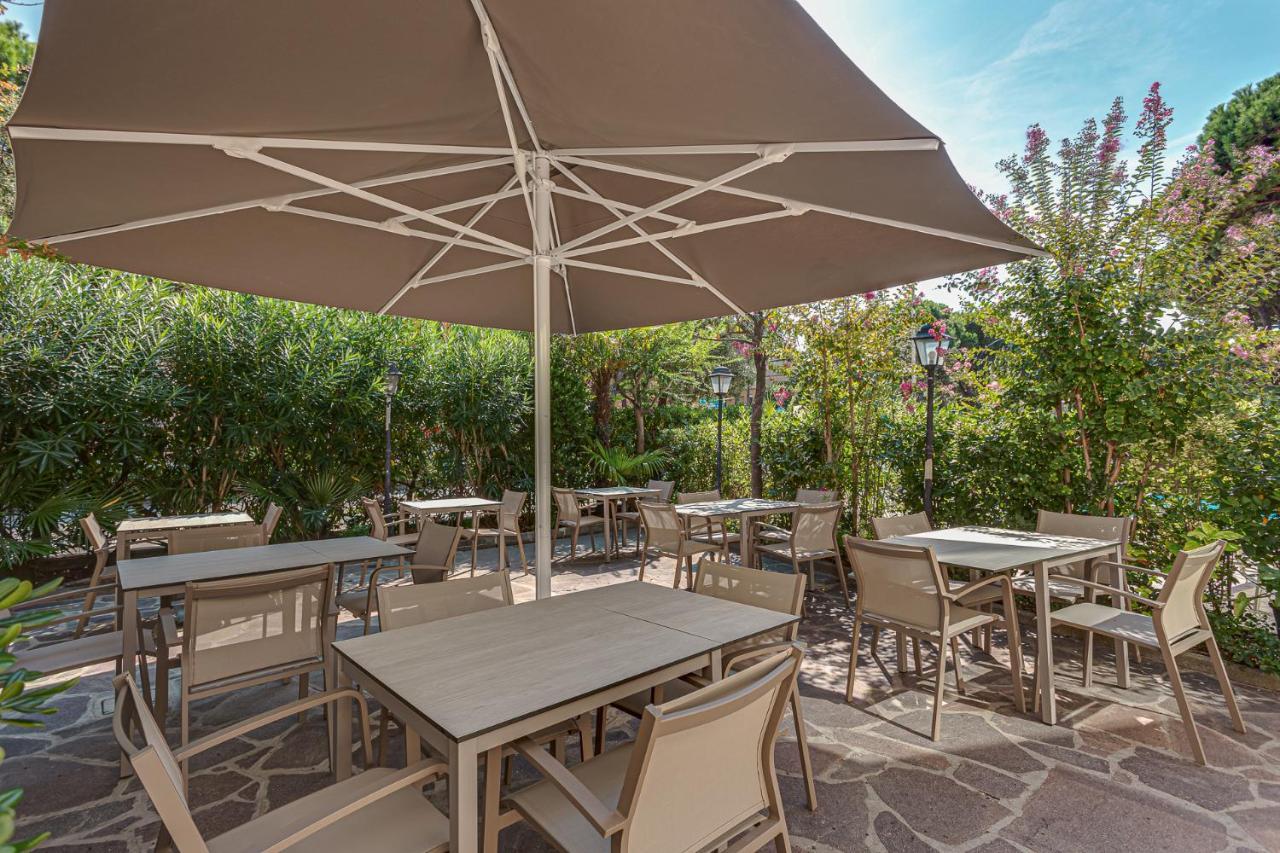 Hotel Schiller Cervia Buitenkant foto