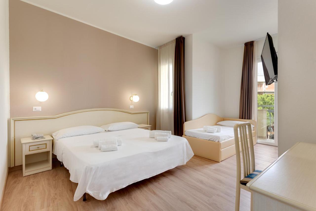 Hotel Schiller Cervia Buitenkant foto