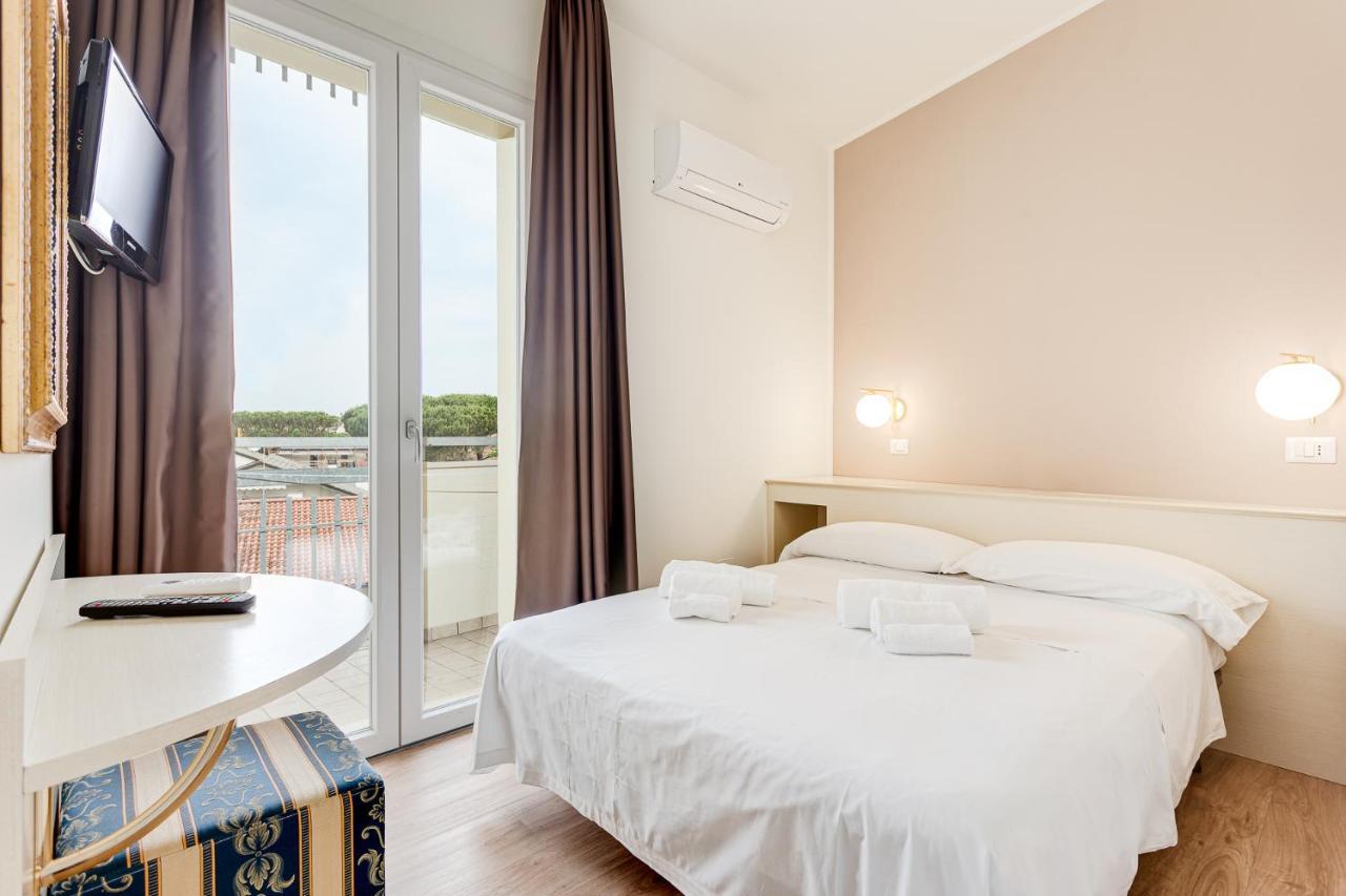 Hotel Schiller Cervia Buitenkant foto