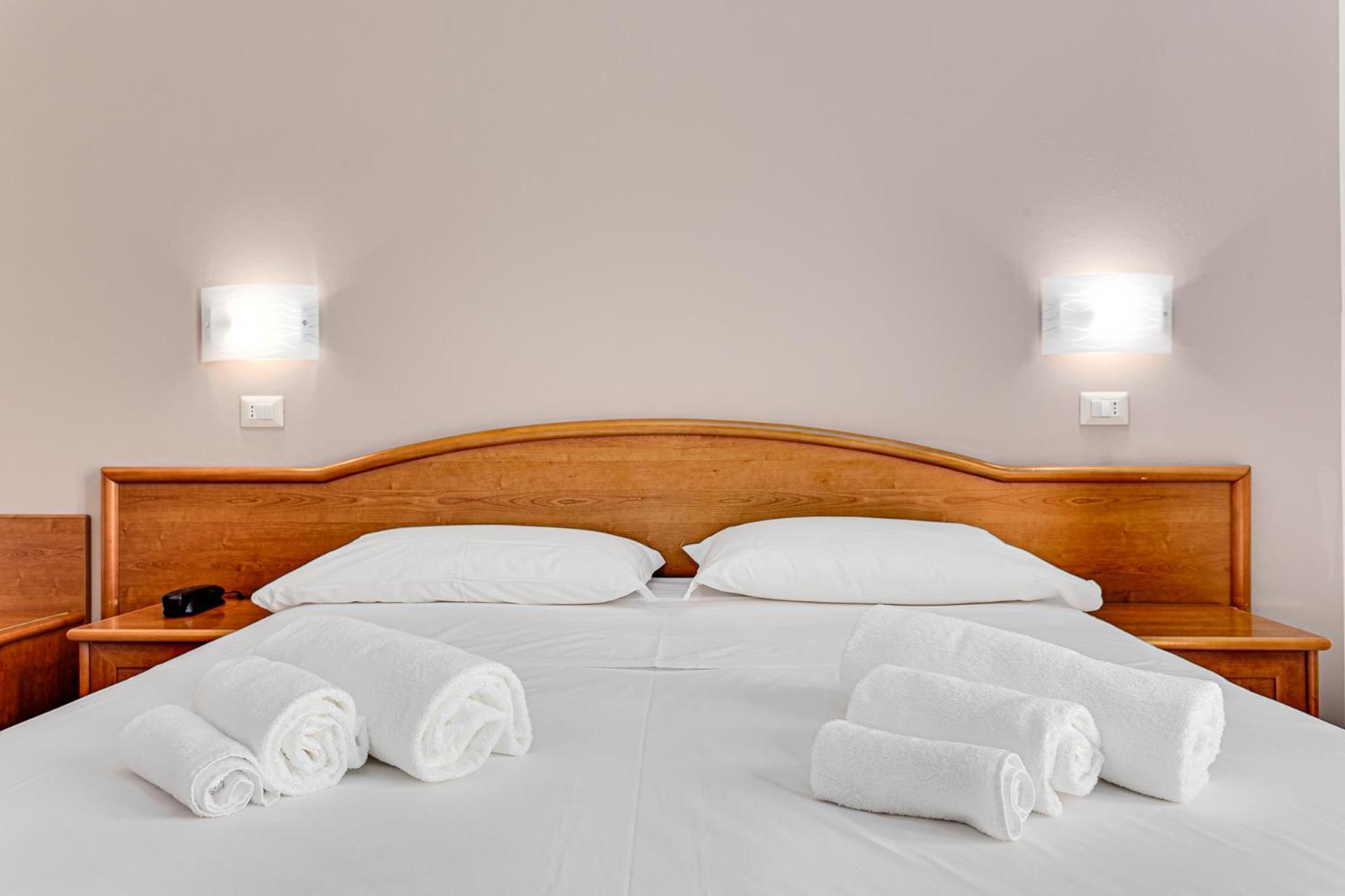 Hotel Schiller Cervia Buitenkant foto