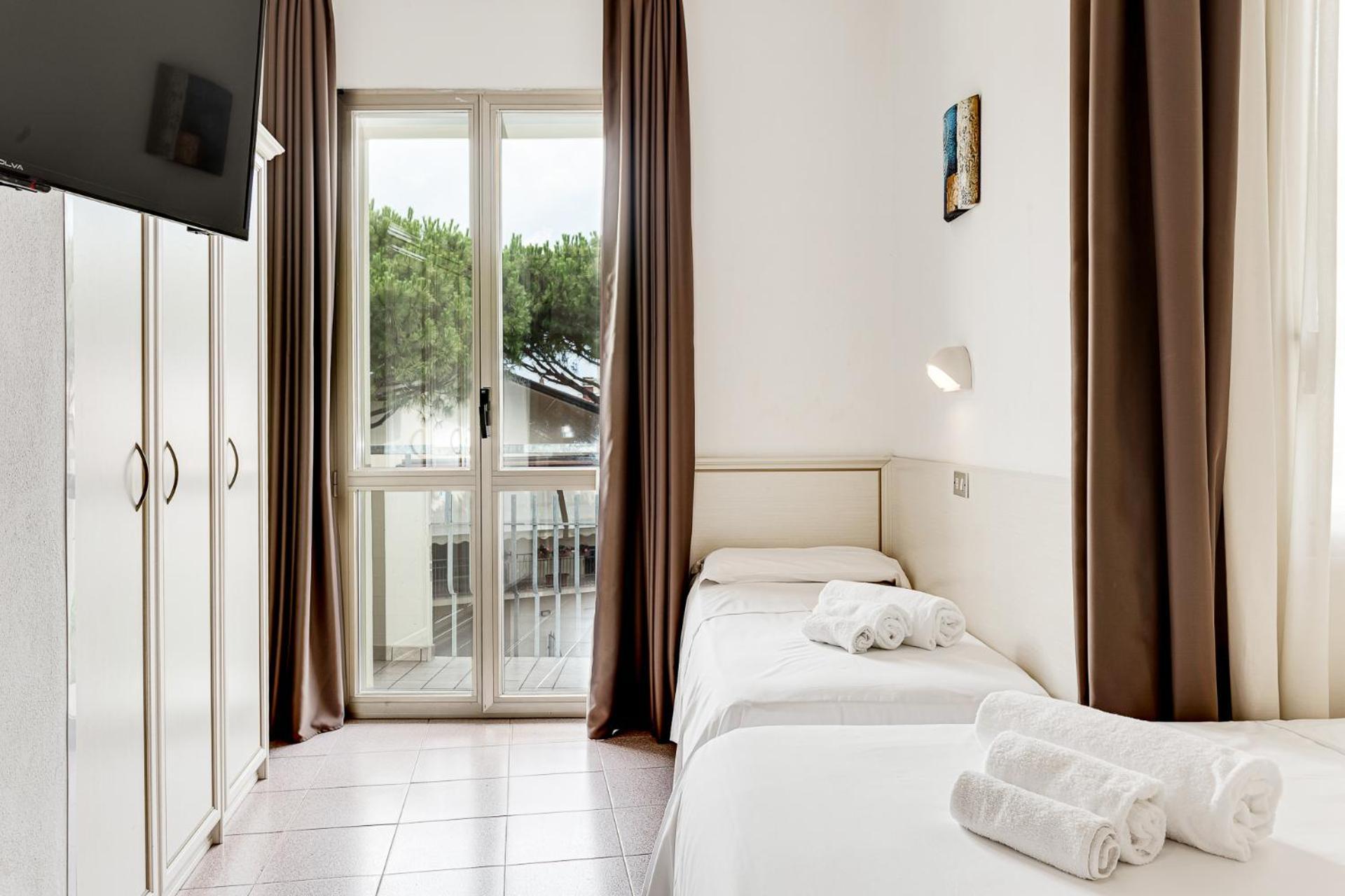 Hotel Schiller Cervia Buitenkant foto