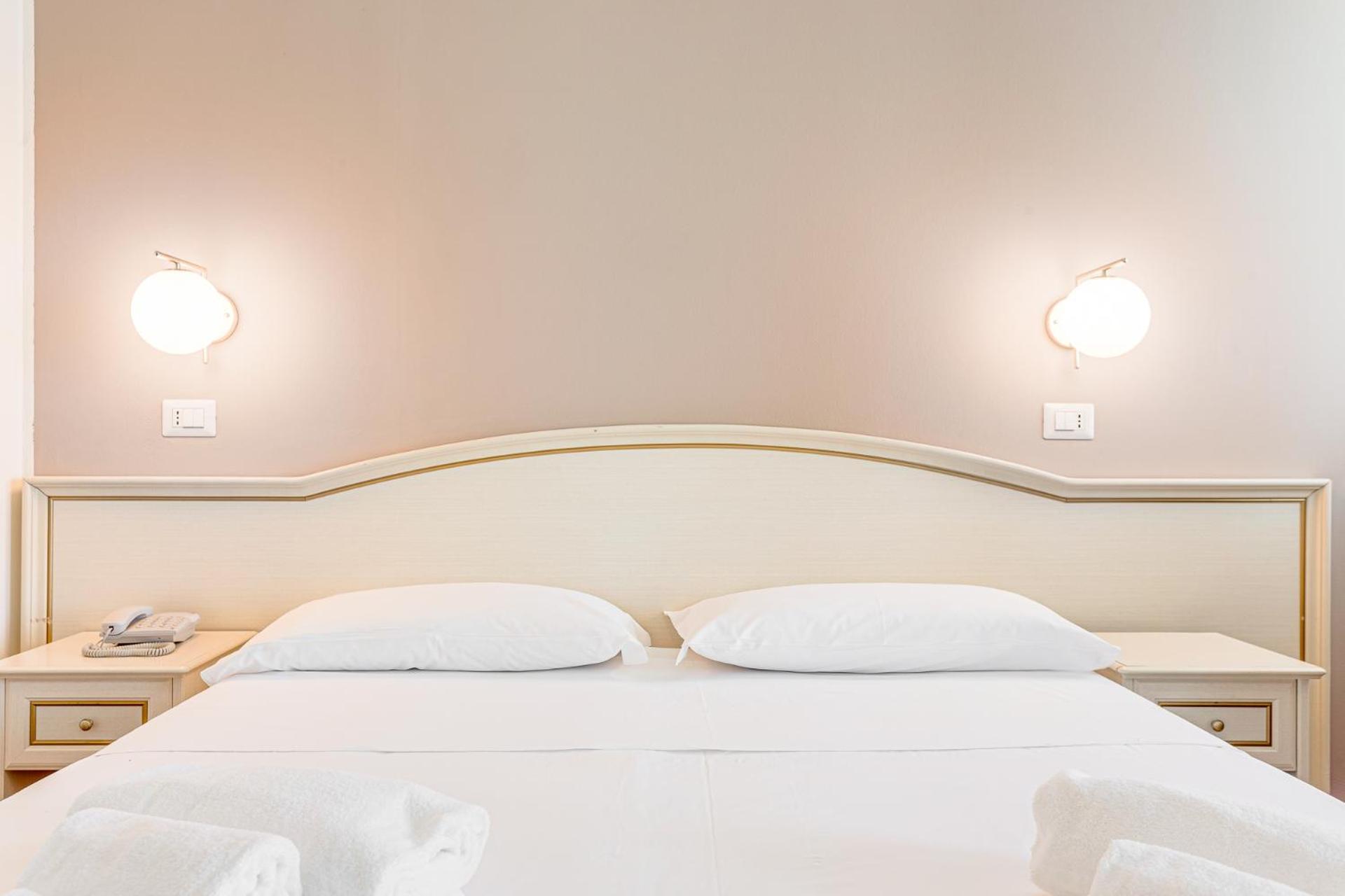 Hotel Schiller Cervia Buitenkant foto