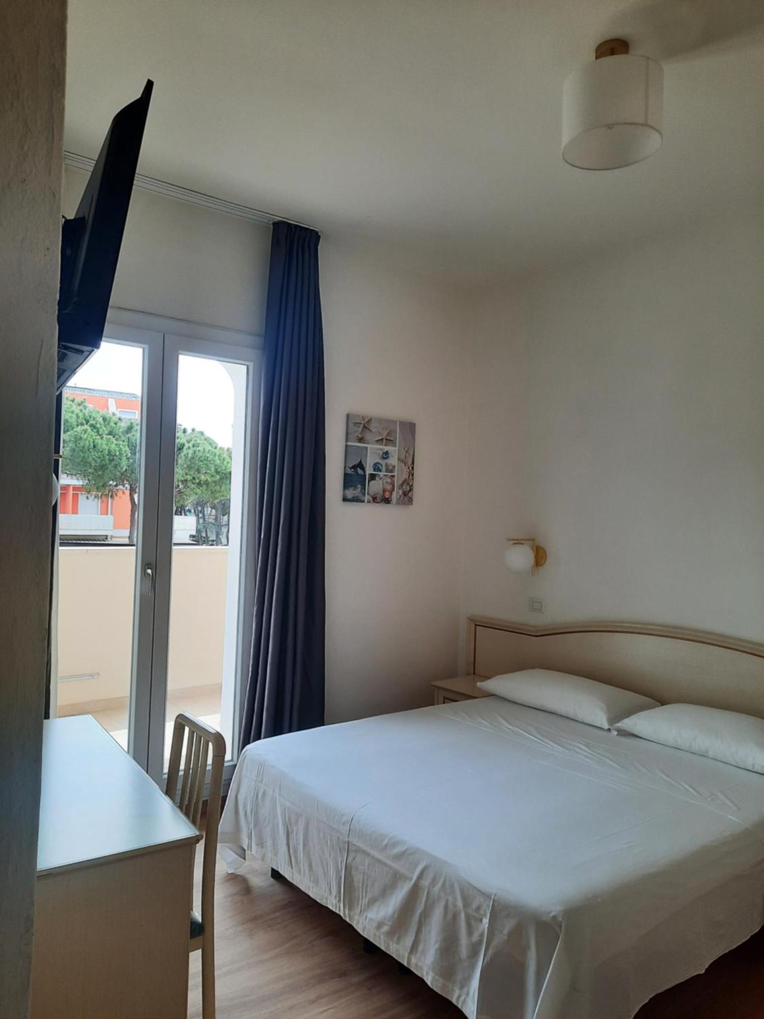 Hotel Schiller Cervia Buitenkant foto