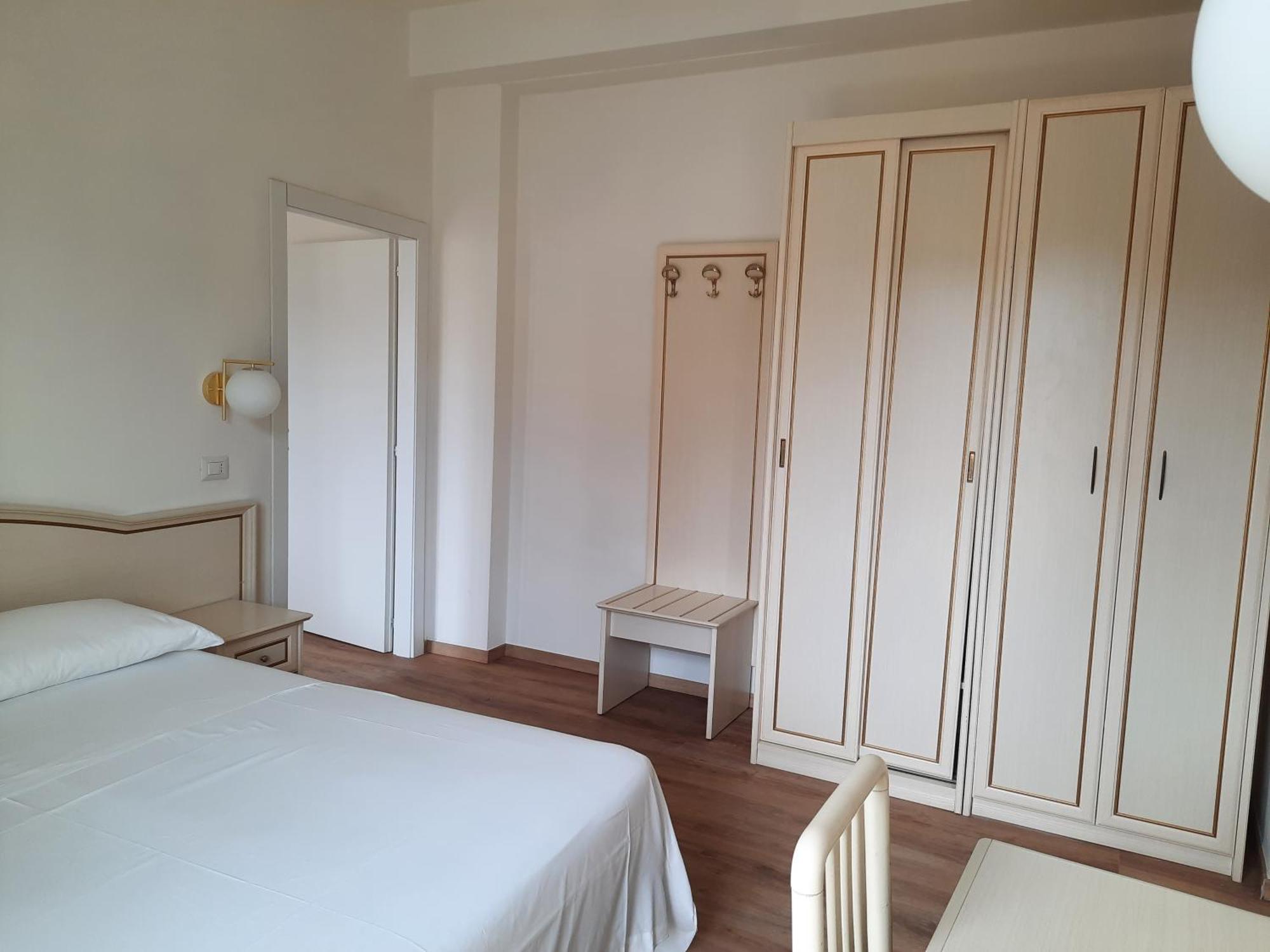 Hotel Schiller Cervia Buitenkant foto
