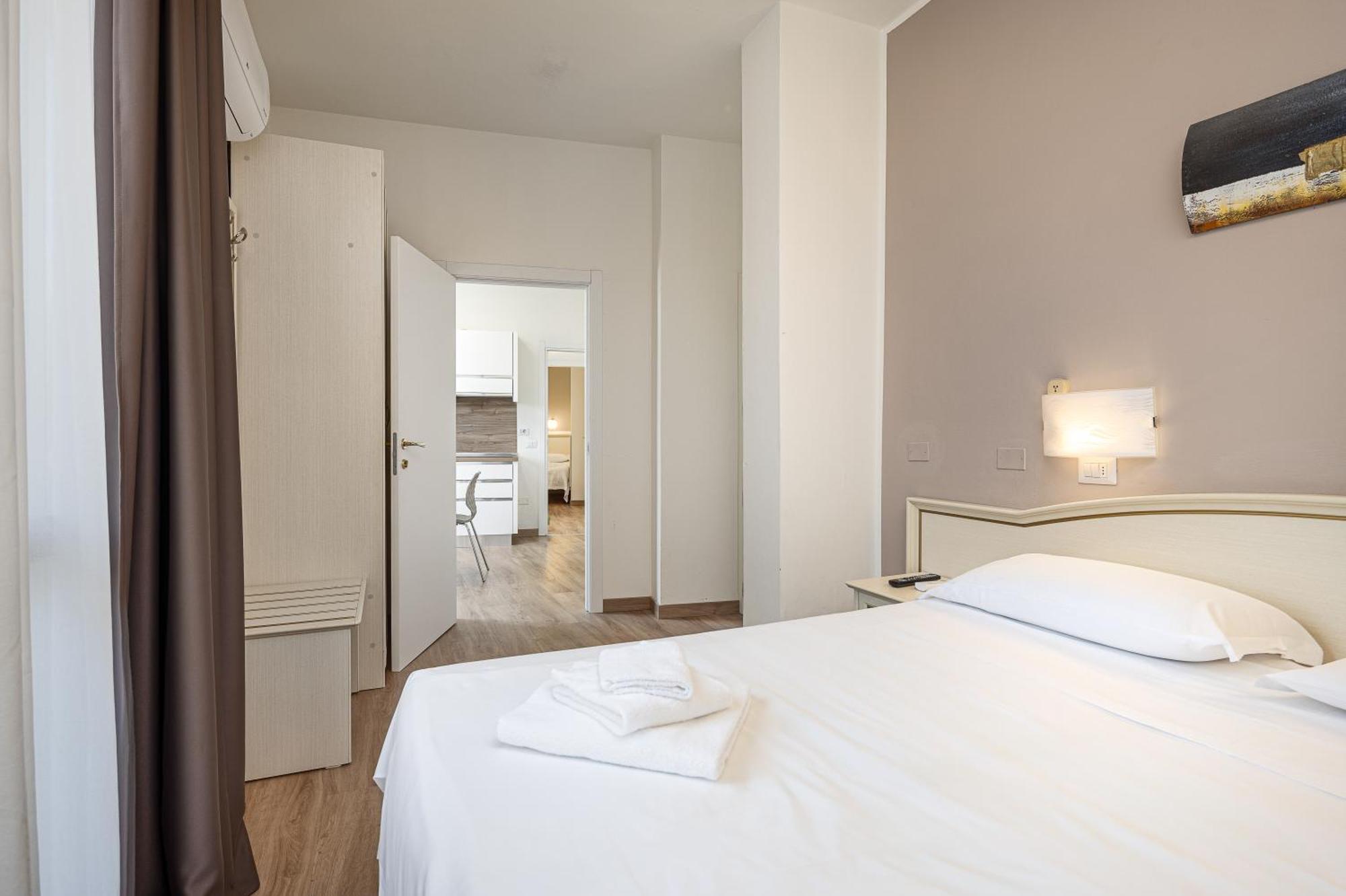 Hotel Schiller Cervia Buitenkant foto