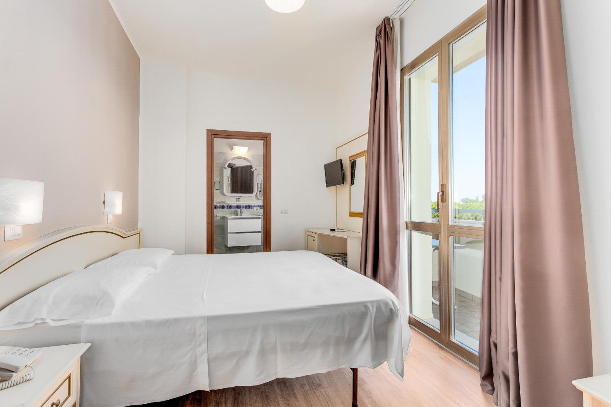 Hotel Schiller Cervia Buitenkant foto