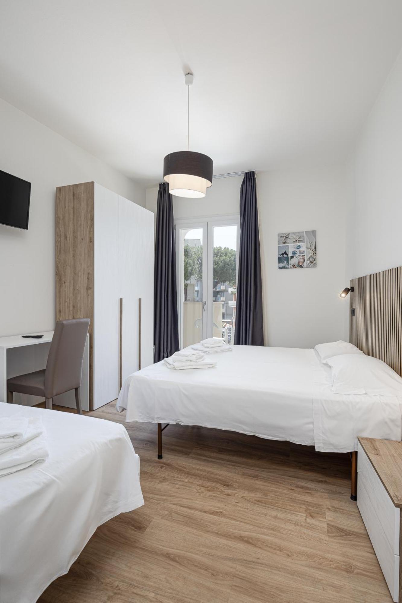 Hotel Schiller Cervia Buitenkant foto