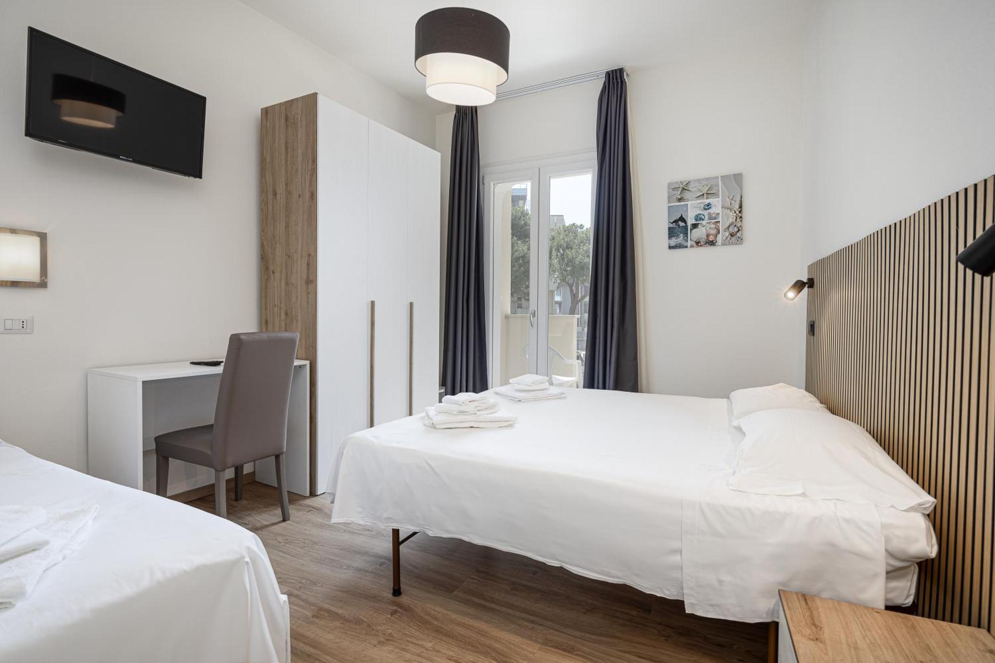 Hotel Schiller Cervia Buitenkant foto
