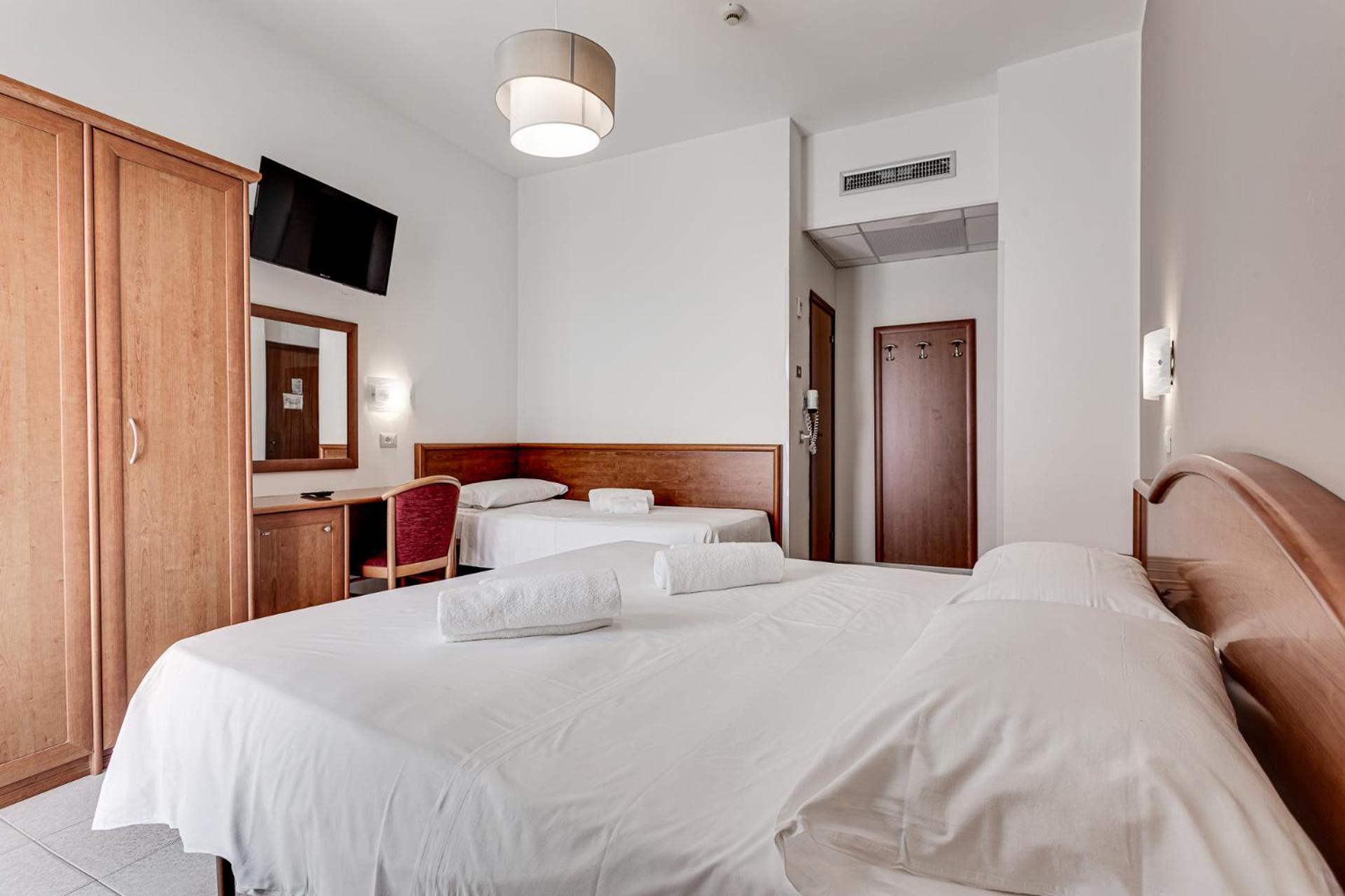 Hotel Schiller Cervia Buitenkant foto