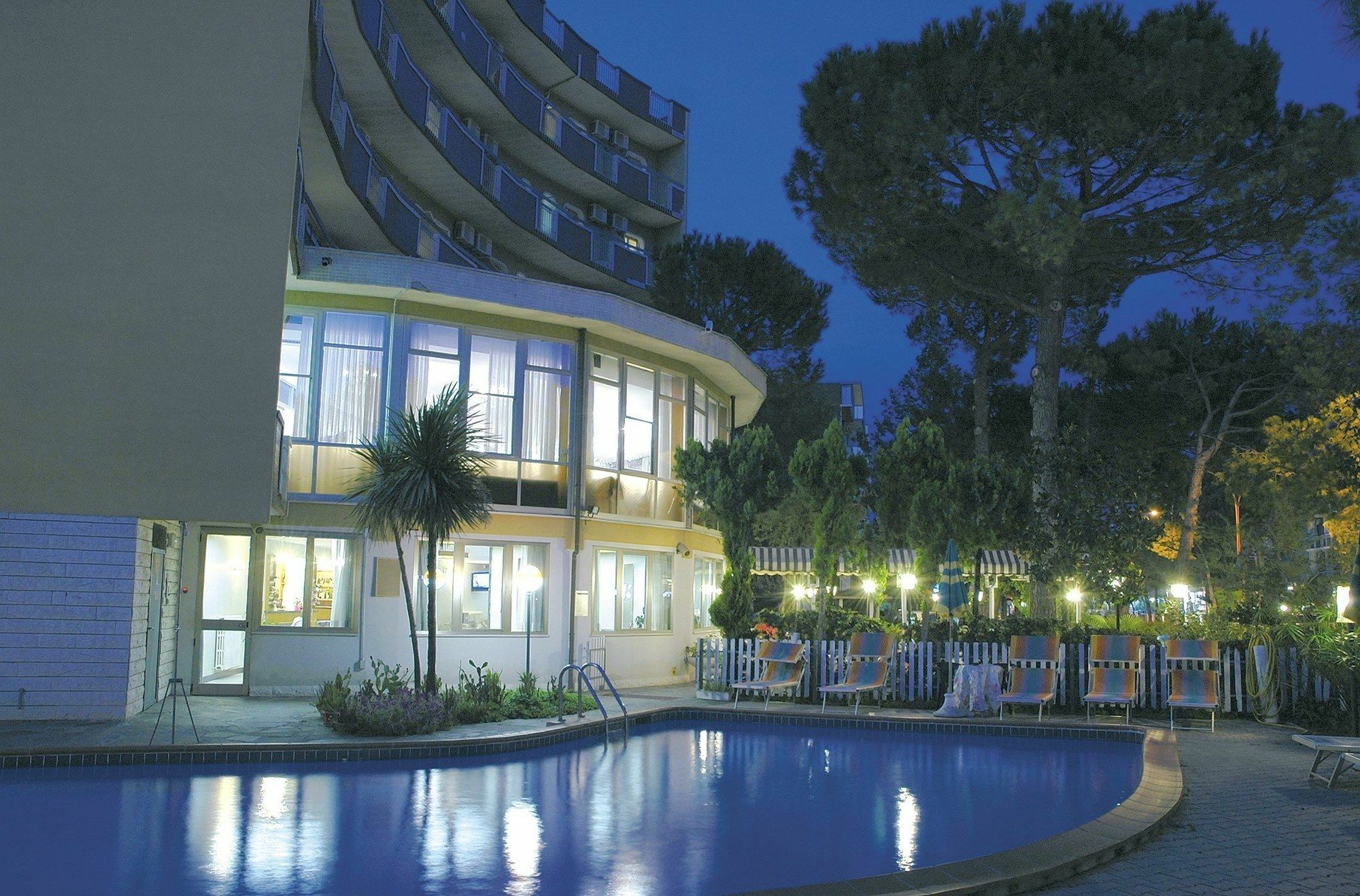 Hotel Schiller Cervia Buitenkant foto